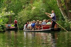 Der für die Spreewald-Region identitätsstiftende Spreewaldkahn ist eng mit dem Erhalt der traditionellen Kulturlandschaft und mit dem Leben der sorbischen/wendischen Minderheit in der Niederlausitz verbunden.