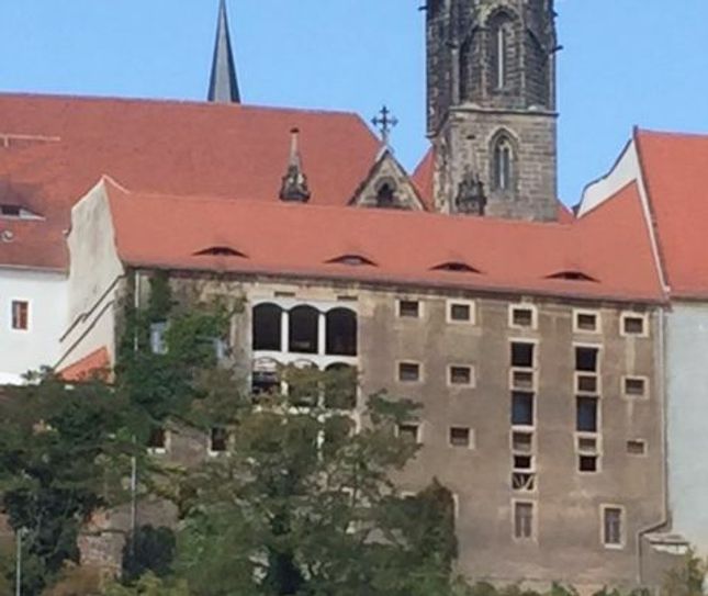 Der Umbau des ehemaligen Gefängnisses ist jetzt auch von außen sichtbar. Bürger sind besorgt.  Foto: Privat