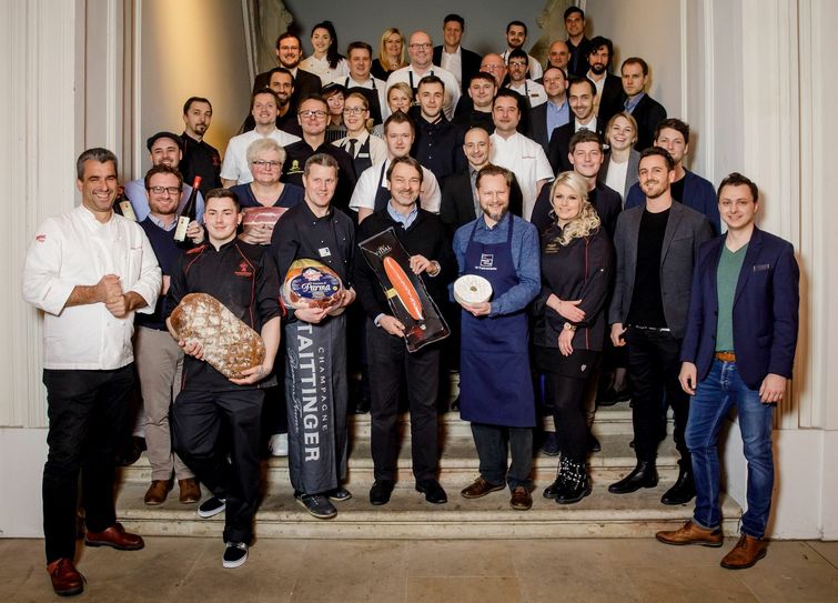 Alle Gastronomen, Winzer und Aussteller, die zum Gelingen der Veranstaltung beitrugen. Fotos: Michael Schmidt