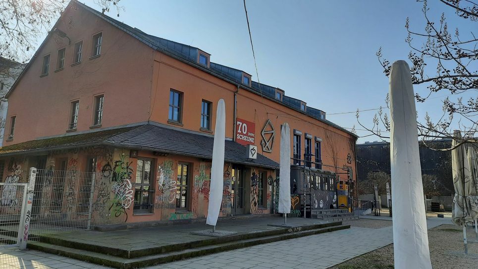 Das rund 70 Jahre alte städtische Haus muss brandschutztechnisch dringend saniert werden. Die Bauarbeiten dazu sollen im dritten Quartal 2022 starten. Die Räumung des Gebäudes beginnt Ende September. Foto: Pönisch