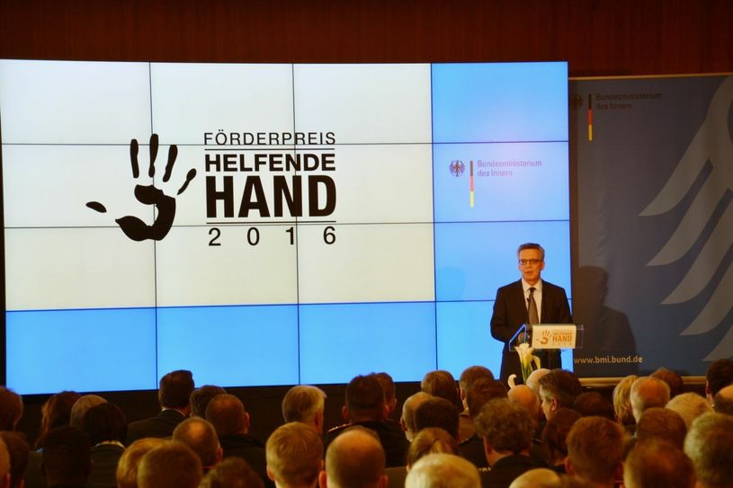 Dr. Thomas de Maizière überreichte persönlich die Preise. Foto: Polizei