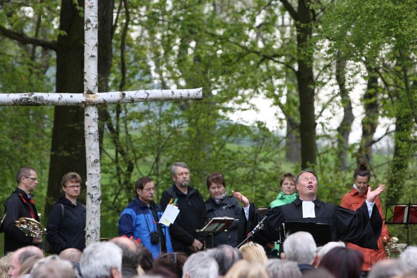 Der Gottesdienst beim Schloss Thürmsdorf. Foto: D. Förster