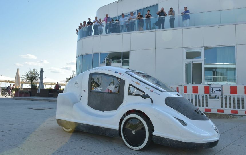 Das neue Fahrzeug des BTU-Teams Lausitz Dynamics, der Lupus, wurde kürzlich am Stadthafen in Senftenberg der Öffentlichkeit präsentiert. Foto. Peter Aswendt
