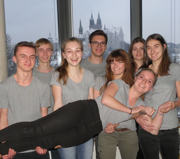 Wenn eine Firmengründung nur immer so viel Spaß machen würde: Das Schülerunternehmen M(E)IRACLE des BSZ Meißen -Radebeul. Foto: Privat