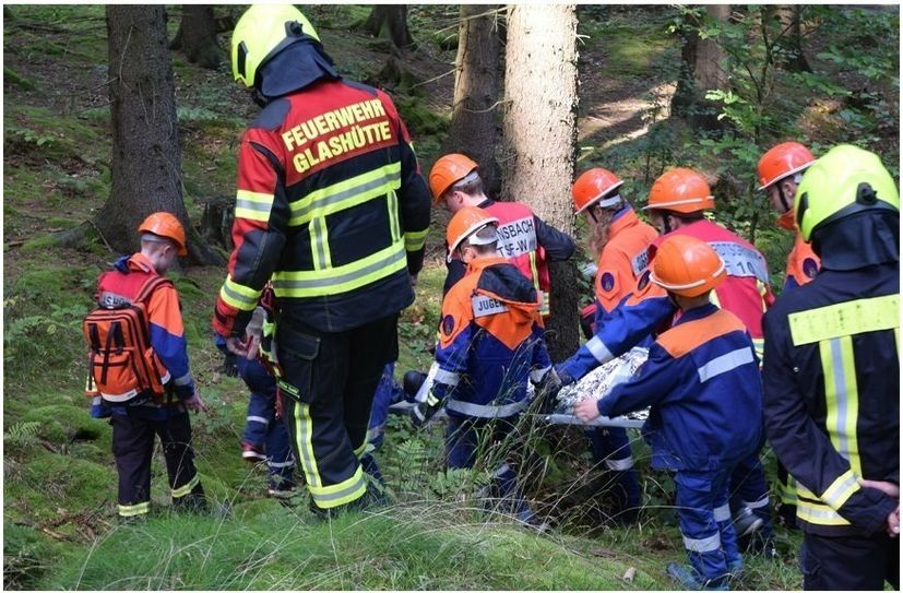 Die Förderung der Jugendarbeit stellt einen wichtigen Bestandteil bei den Freiwilligen Feuerwehren dar. Der Ausbildungstag der Freiwilligen Feuerwehr Glashütte (hier im Bild) steht exemplarisch dafür. Diese Arbeit wollen wir gerne als WochenKurier unterstützen.