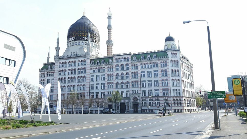 Die »Yenidze« wurde 1909 vom Fabrikanten Hugo Zietz als Zigarettenfabrik im Stil einer Moschee gebaut, heute ist sie ein Bürokomplex. Foto: Pönisch