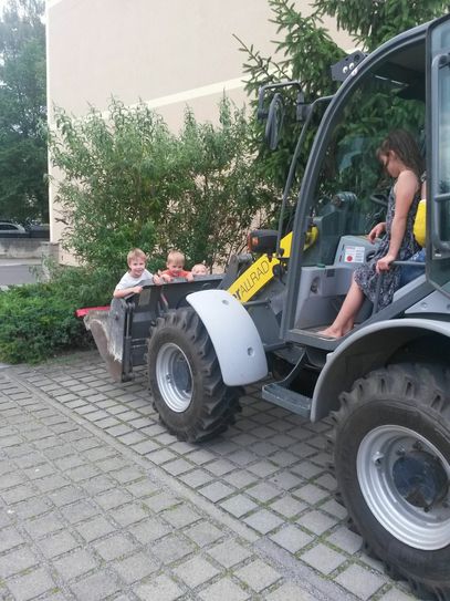 ...der Radlader dafür nicht. Fotos: privat