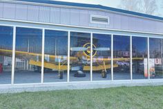 Zur Ausstellung des Sächsischen Feuerwehrmuseums in Zeithain gehört auch ein gelbes Löschflugzug Z 37A der Interflug, für das eigens mit Hilfe der Sparkassenstiftung und viel Eigeninititive ein Hangar gebaut werden konnte.