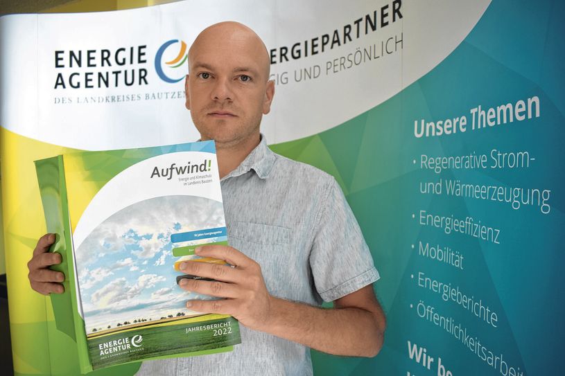 Projektmanager Marcel Bellmann ist bei der Energieagentur der Ansprechpartner für Kommunen, Unternehmen und Bürger. Gerade in Zeiten der Energiekrise ist er ein gefragter Mann im Landkreis Bautzen.