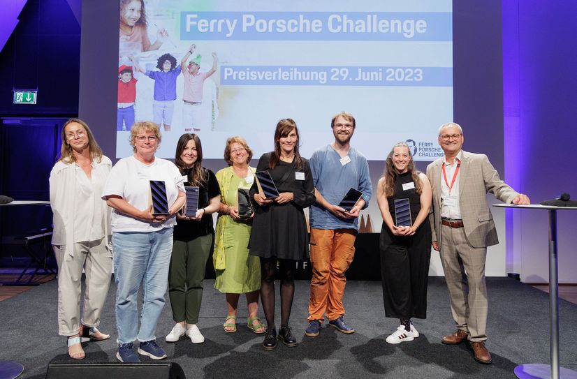 Für die Kufa nahm Christian Völker-Kieschnick (3.v.r.) den Preis in Stuttgart entgegen.