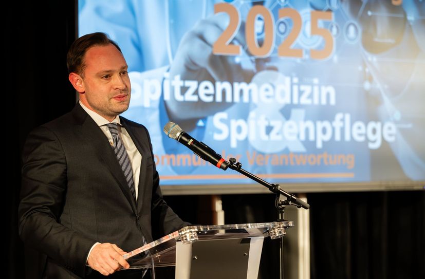 Landtagspräsident Alexander Dierks (l.) bei seiner Ansprache zum Neujahrsempfang in Bischofswerda.