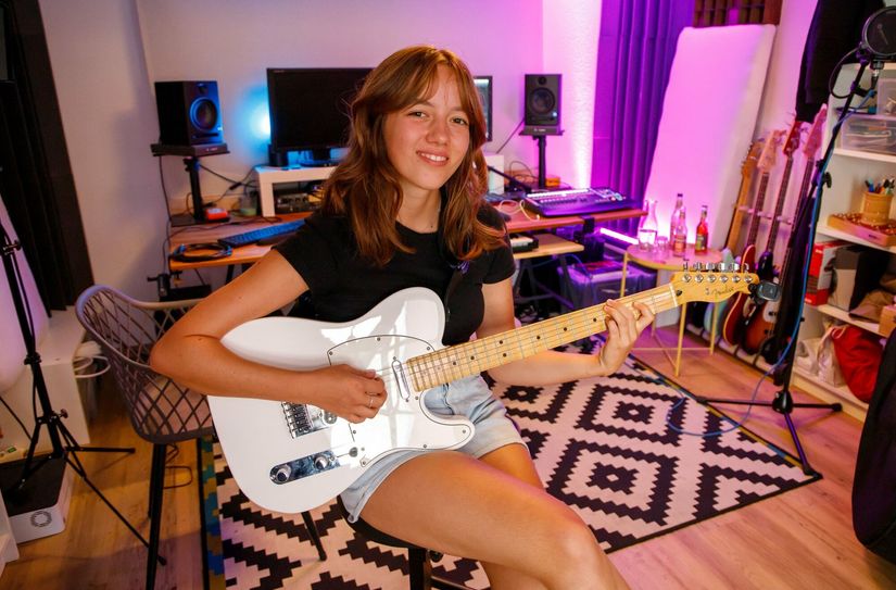 Loni Lila im Musikstudio