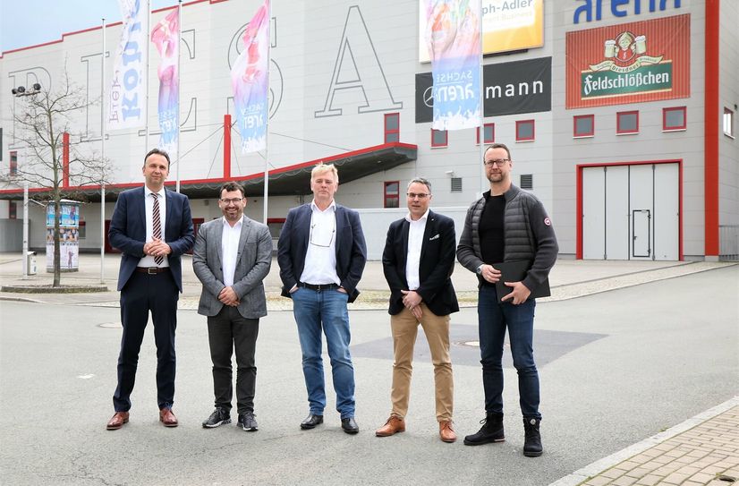 v.l.: Riesas Oberbürgermeister Marco Müller (CDU), WT Energiesysteme Geschäftsführer Michael Bohnefeld , WT Geschäftsführer Dietmar Tietz, CFO Ralph Nickstadt und Geschäftsführer der FVG Riesa GmbH, John Jaeschke.