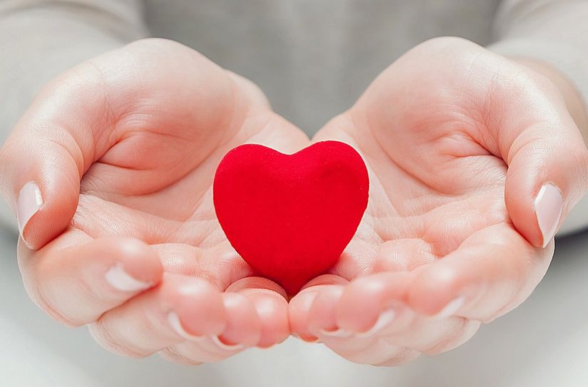 Gemeinsam Blut spenden und Liebe zeigen zum Valentinstag.