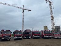 FFW-Fuhrpark auf der Baustelle.