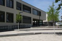 Die Questenbergschule wurde vor drei Jahren im frisch sanierten und erweiterten Zustand an die Schüler übergeben.     Foto: Farrar