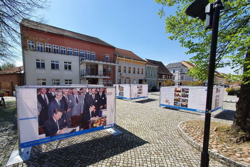 Die Ausstellung ist in Zusammenarbeit mit dem Projektbüro der LÜBBENAUBRÜCKE erarbeitet worden und kann bis Ende des Sommers besichtigt werden. Foto: LÜBBENAUBRÜCKE, Michael Hensel