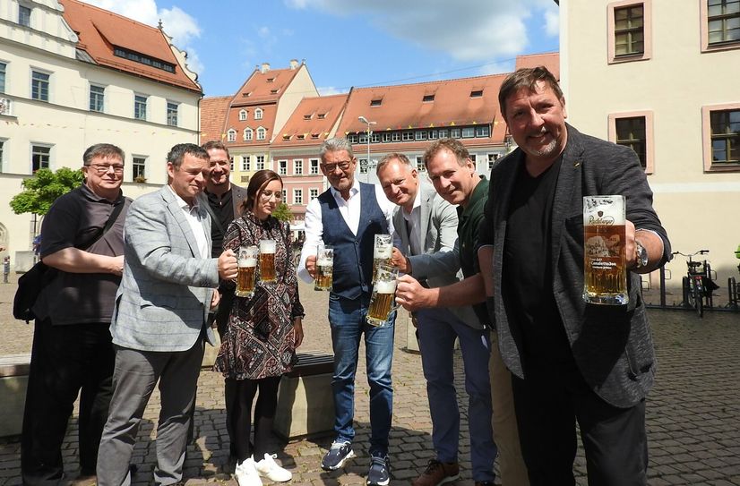 Radiolegende Thomas Böttcher (re.) wird durch das Abendprogramm des Stadtfestes von der großen Marktplatzbühne aus moderieren.