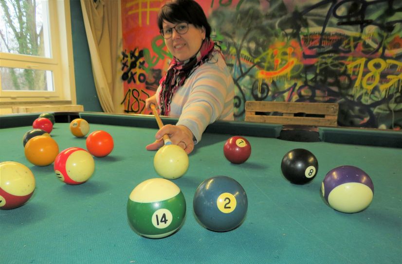 Eigentlich gar keine Zeit, um eine »ruhige Kugel« zu schieben. Mitarbeiterin Katrin Klein zeigt, was im MGH so alles möglich ist. In den Winterferien warten weitere Höhepunkte.