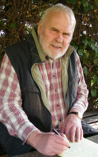 Opernsänger Gunther Emmerlich (72): Ich mache da weiter, wo ich aufgehört habe. Langeweile wird es bei mir auch ohne die Moderation des SemperOpernballs nicht geben. Ich habe immer noch große Freude am Beruf und fast 180 Auftritte pro Jahr. Am 7. März steigt auf dem Theaterkahn die Premiere meines Programms `Spätlese – Eine Rücksicht ohne Vorsicht´. Mit an Bord: Die Musiker vom Dresden Swing Quartett, mit denen ich auf amüsante Art singe, jazze und moderiere.