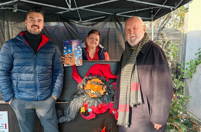 Pfarrer Nikolaus Krause und Apotheker Patrick Hofmann mit Claudia Gütter.