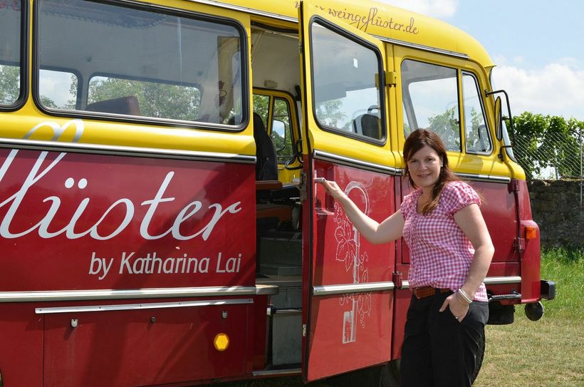 Katharina Lai an ihrem Bus. Fotos: Privat
