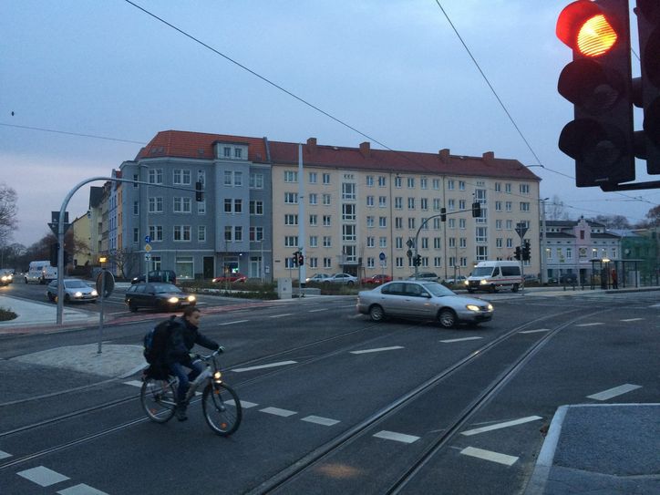 Im Zuge der Sanierung der Straße der Jugend zwischen Stadtring und Breithaus wurde auch die Verkehrssituation rund um das Breithaus verändert. Ab Freitag ist die Dauerbaustelle offiziell beendet. Foto: Stadt Cottbus