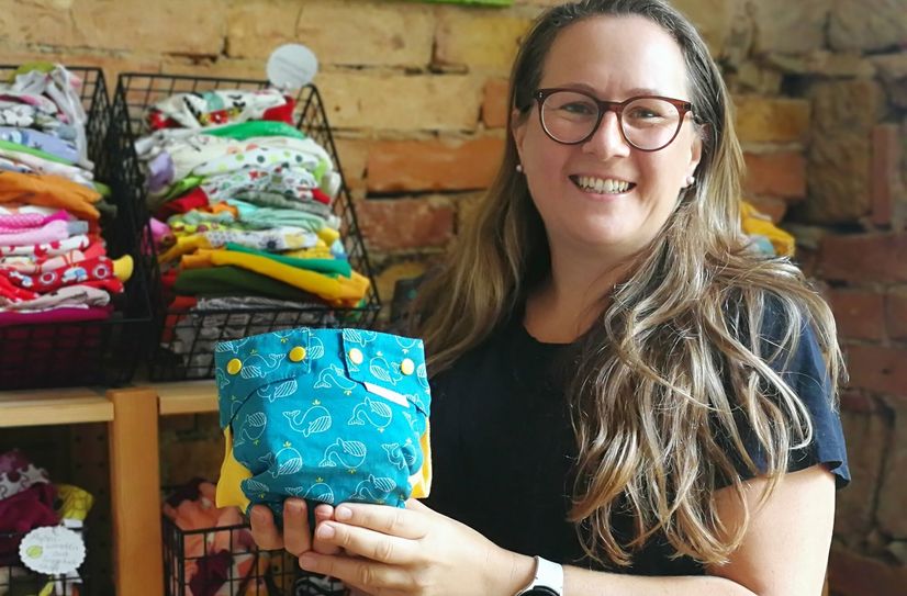 Stephanie Oppitz mit dem Stoffwindel-Lieblingsmotiv ihrer Kunden.