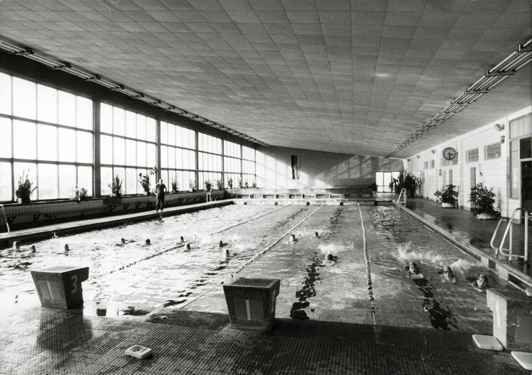 Im Jahr 1985 sah so die Schwimmhalle innen aus. Foto: Hans-Joachim Nemitz
