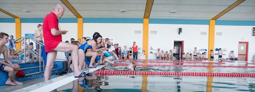 Ein Foto aus der Neuzeit: Schwimmwettkampf aus dem Jahr 2016. Foto: Spreewelten GmbH