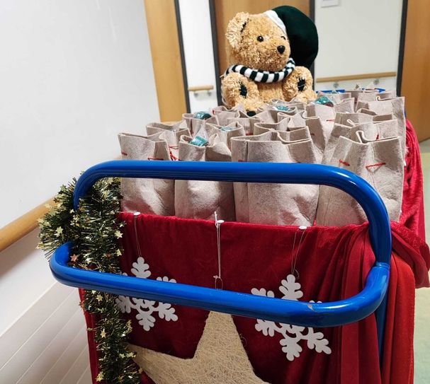 Die Senioren freuen sich über liebevolle Präsente und Grüße zu Weihnachten.