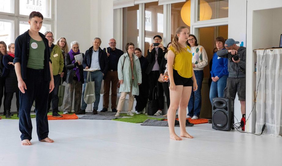 Präsentation der Projektidee beim Jury-Besuch in Kirschau in den Räumen der Vereine »TanzArt« und »Im Friese«.