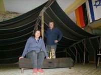 Darauf ist Museumsleiter Maik Förster besonders stolz: das tunesische Beduinenzelt, das in der Dauerausstellung zu sehen ist. Dieses habe er auf einem Sahara-Trip einem der herumziehenden Nomaden »abgeschwatzt«. Foto: Rainer Könen