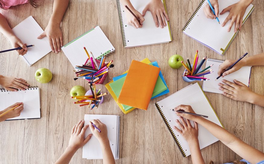 Kinder sollen in der Freien Alternativschule Weißwasser ihre persönlichen Stärken entfalten und Krisen kreativ meistern dürfen. Dazu wird in kleinen Gruppen gelernt (»family grouping«). So soll ein Gefühl der Geborgenheit entstehen. Symbolfoto: gpointstudio/fotolia.com
