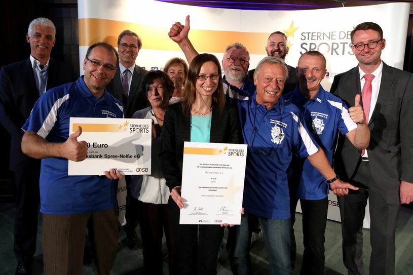 Der Tauchsportclub „Aqua-Team“ aus Weißwasser konnte sich über einen der drei Förderpreise freuen. Foto: PR/Volksbank Spree-Neiße