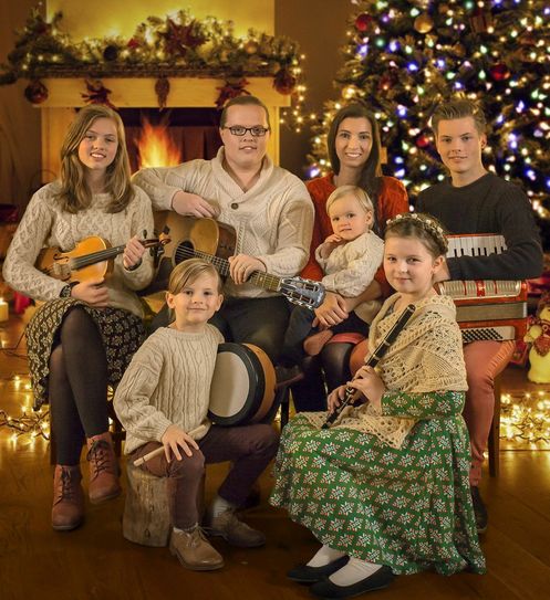 Angelo Kelly & Family singen sich warm für ihre große »Irish Christmas«-Tour (27. November bis 23. Dezember). Foto: PR