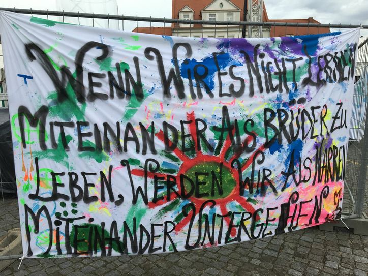 Banner beim zweiten Ostritzer Friedensfest. Foto: Keil