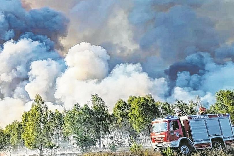 Dicke und gefährliche Rauchwolken über der Gohrischheide.  Foto: pm, FFW