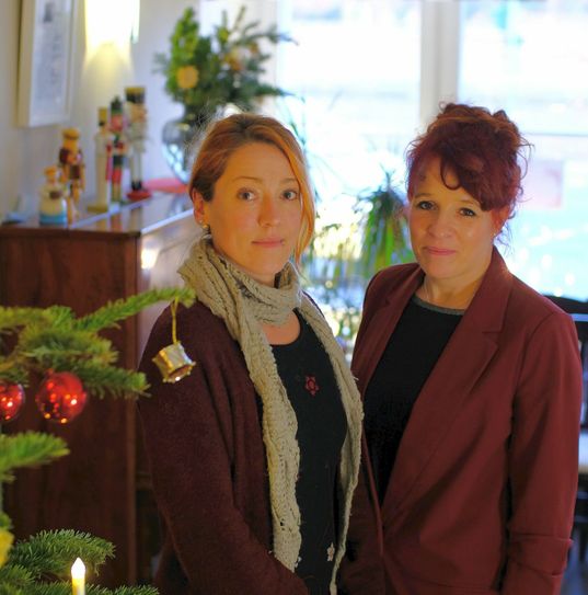 Michaela Erkau (Leitung Soziales) und Ilona Dallmann (Geschäftsführender Vorstand) sagen Danke! Foto: Pfeiffer
