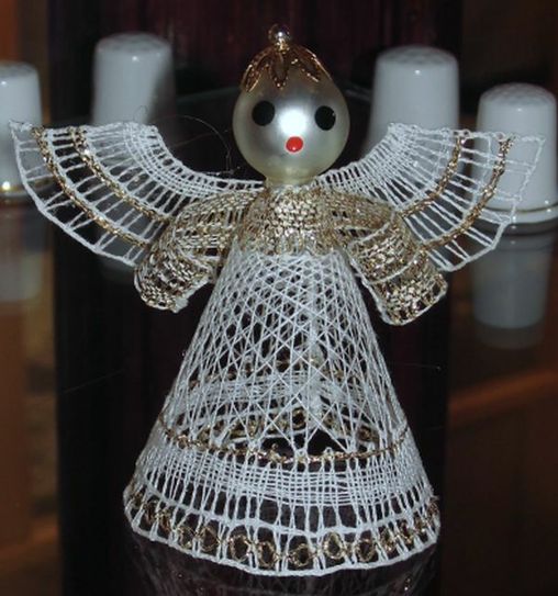 Solche wunderschönen zarten geklöppelten Figuren gibt es auch zu sehen. Foto: Museum