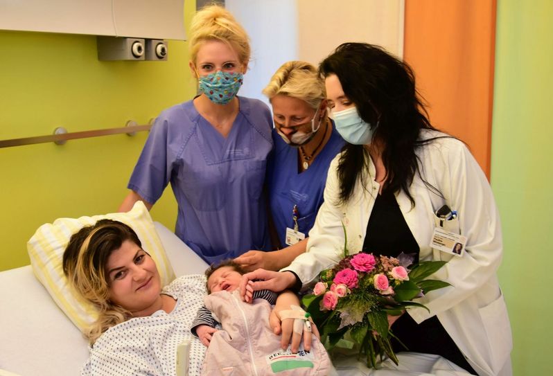 Willkommen kleine Helena und Glückwunsch an die junge Mama: Das Jubiläumsbaby der Dresdner Uniklinik wurde am 1. Oktober freudig begrüßt. Foto: Universitätsklinikum Dresden