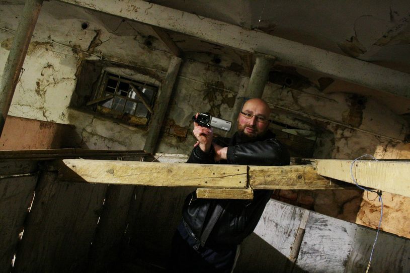 Stefan Peschmann brennt für sein Hobby „Horrorfilme“. 			           Foto: Schramm