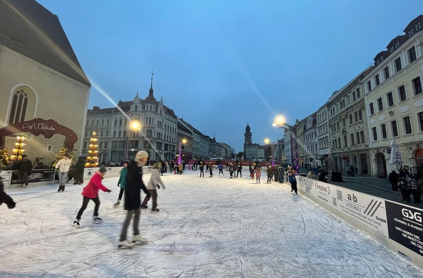 Blick auf die Eislaufbahn im Dezember 2022.