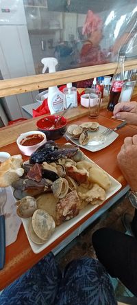 „Curanto“.  Ein deftiger Eintopf aus Muscheln, Fleisch, Kartoffeln und Klößen.