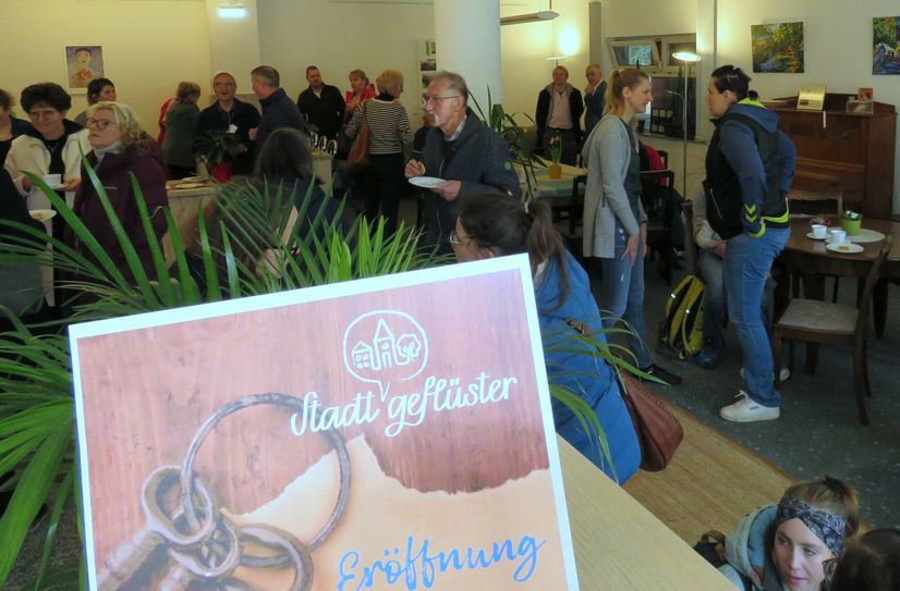 Die Räume der neuen Einrichtung »Stadtgeflüster« am Markt von Neustadt laden ab sofort zu Begegnungen in gemütlicher Runde ein.