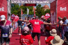 Zieleinlauf beim Schloss-Triathlon in Moritzburg 2024.
