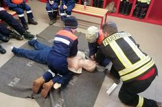 Den Erste-Hilfe-Tag am 14. Januar führten die Jugendfeuerwehren Pfaffendorf und Jauernick-Buschbach gemeinsam durch.