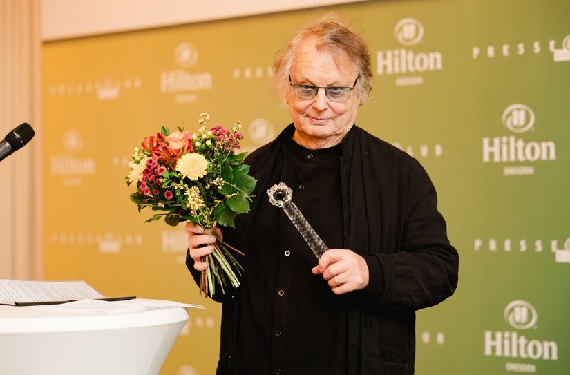 Wolfgang Schaller, künstlerischer Leiter und Stamm-Autor der Dresdner Herkuleskeule, ist der neue Dresdner Grünkohlkönig.