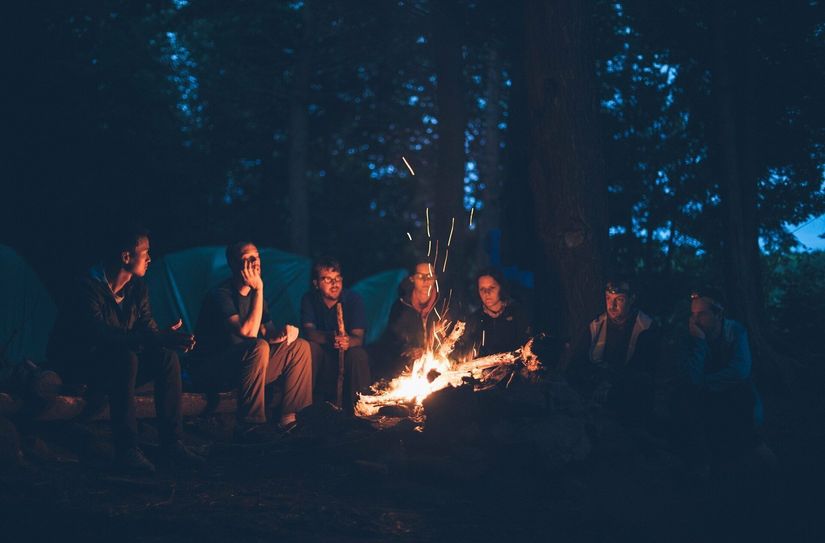 An den gekennzeichneten Lagerfeuerstellen an der Elbe darf wieder gegrillt werden.