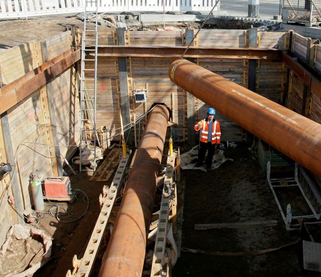 Durch den Zickzack-Verlauf der Haupt- und zahlreicher Nebenleitungen wird der größte Teil Pieschens bis 2021 mit Fernwärme erschlossen.               Foto: Drewag Dresden